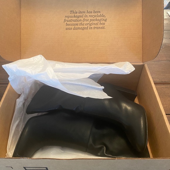 SOLD Brand New $100 Chinese Laundry Keep Up Boots - Picture 2 of 4